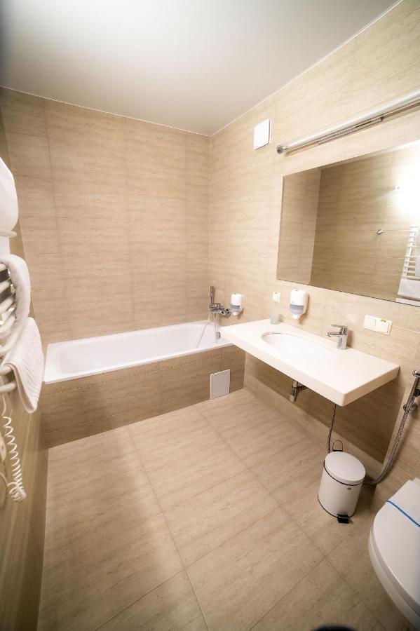 Sribni Leleky Hotel & Spa Lutsk Bagian luar foto