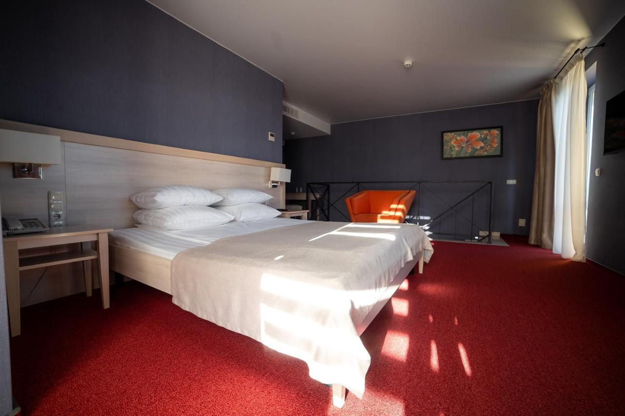 Sribni Leleky Hotel & Spa Lutsk Bagian luar foto